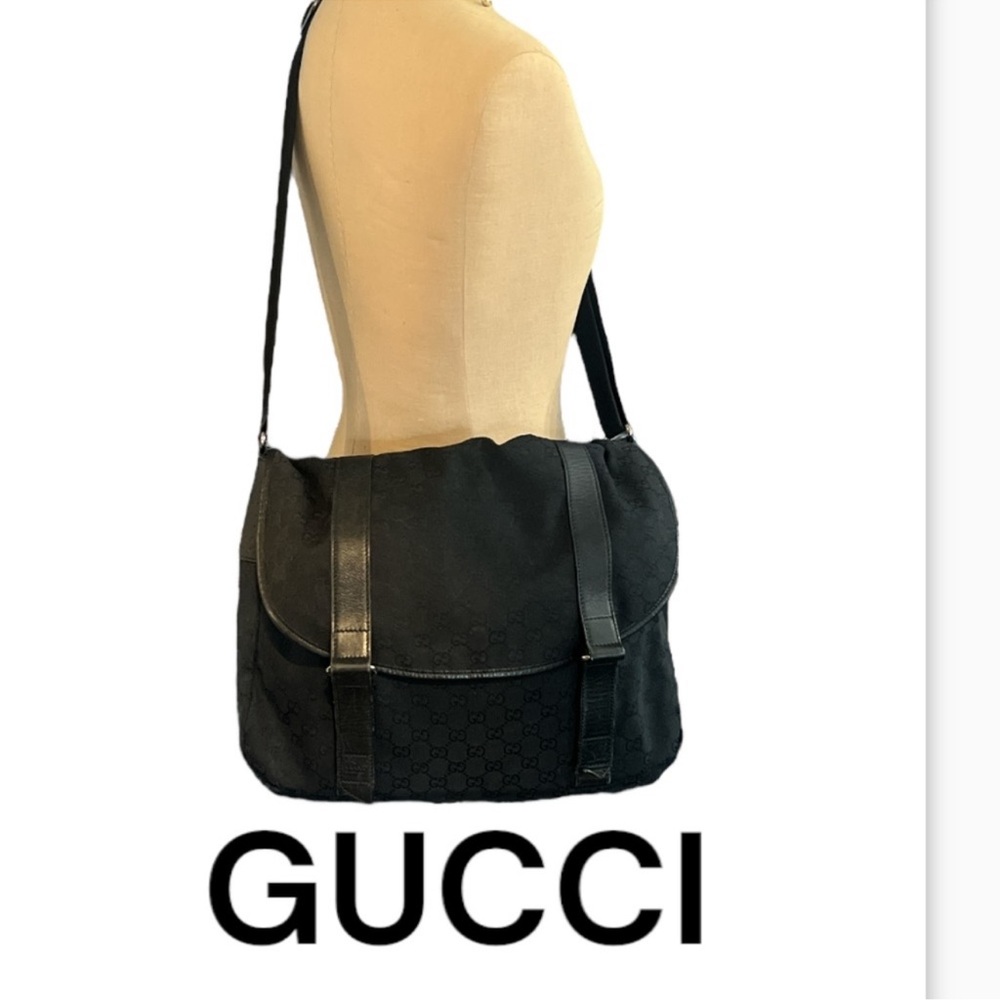 Authentic Gucci luxury designer GG signature canvas & leather messenger bag - Picture 3 of 15